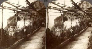 Kapucínský klášter a velké útesy Amalfi, stereoskopický pohled (sépiová fotografie) od English School