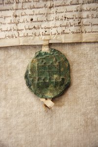 Starověká pečeť s vyobrazením původního hradu, vyrobená pro Williama de Albini IV, kolem roku 1267 (papír a vosk) od English School