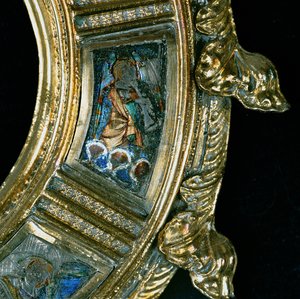 Anděl hrající na dechový nástroj, detail z crozieru Williama z Wykehamu (asi 1320-1404) (stříbrný pozlacený a champleve smalt) (viz 205100-32) od English School