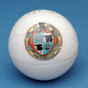 Pancéřový suvenýrový miniaturní fotbal s ozdobným přenosem štítu Portobello (keramický) od English School