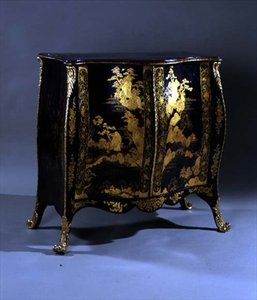 Komoda Bombe, polovina 18. století (černý lak) od English School