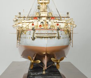 Stavitelský model japonské bitevní lodi "Hatsuse", kolem 1890-99 od English School