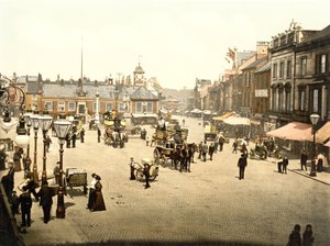 Carlisle Market Place (ručně kolorovaná fotografie) od English School