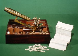 Hrudní mikroskop, s výběrem slonovinových jezdců a seznamem, cca 1800 od English School