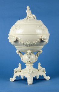 Cocklepot na stojanu, Leeds, cca 1790 (creamware) od English School
