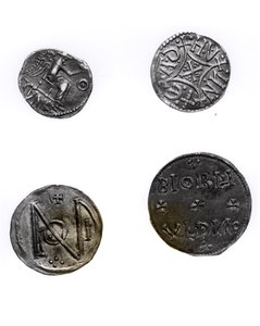 Mince Cunobelina nebo Cymbeline († 43 n. l.), Offa, krále Mercie (757–96 n. l.) a Alfreda (871–99 n. l.) a Edwarda staršího (871–924 n. l.) (stříbro)