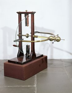 Elektrostatický deskový stroj podle návrhu Jana Ingenhousze (1730-99) od English School
