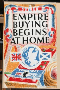 Empire Buying začíná doma, ze série 