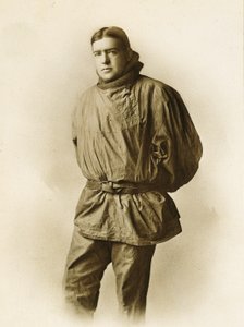 Ernest Shackleton (černobílá fotografie) od English School