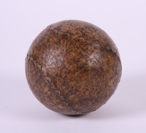 Fotbal používaný v raných míčových hrách (kůže) od English School