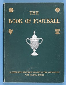 Přední strana obálky The Book of Football. Kompletní historie a záznam Asociace a Rugby Games 1905 od English School