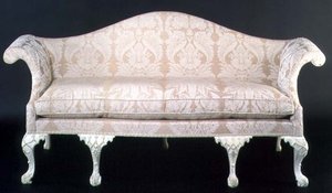 Čalouněná a malovaná pohovka George III, konec 18. století od English School
