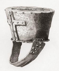 Helma, z Castle Pomeroy, Anglie, pocházející z cca 12. století, z The British Army: Its Origins, Progress and Equipment, vydané v roce 1868. od English School
