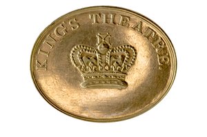 Královské divadlo, Haymarket, zlatý pas lorda Chamberlaina, kolem roku 1790 (zlatý) od English School
