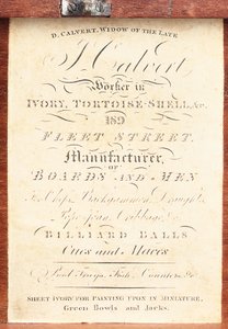 Štítek nalepený na krabici anglického šachového setu ze soustružené slonoviny vzoru "Calvert", cca 1826-50 (tisk) od English School