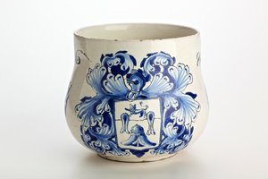 Londýnský manželský pohár, 1688 (cínem glazovaná kamenina) od English School