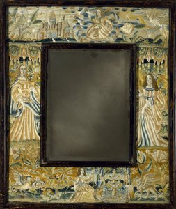Zrcadlo s vyvýšenou pracovní výšivkou, c. 1650-1700 (korálky, kovová obruba, krajka, hedvábí, len, dřevo, sklo) od English School