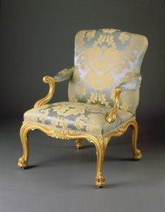 Jedno ze sady čtyř křesel George III, kolem roku 1765 (vyřezávané zlacené dřevo a čalounění) od English School