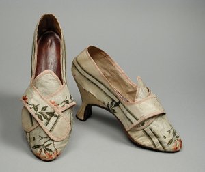 Pár dámských bot, cca 1780 (brokátový hedvábný taft, kůže, len) od English School