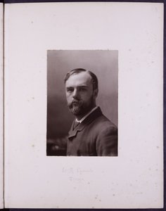 Portrét WR Symondse, asi 1900 (čb fotografie) od English School