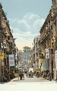 Pohlednice zobrazující Queens Road West, Hongkong, kolem roku 1900 od English School