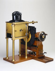 Replika zoopraxiskopu navrženého Eadweardem Muybridgem (1830-1904) 1880 (dřevo) (viz také 3607)