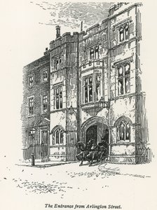 Sir John Penders House, vchod z Arlington Street, Londýn od English School