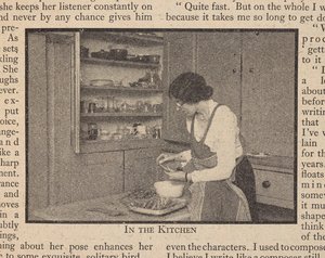 Sylvia v kuchyni na 113 Inverness Terrace, v Louise Morganové „Sylvia Townsend Warner: Spisovatelka, která nedodržuje žádné z pravidel“, Everyman New Series 4 od English School