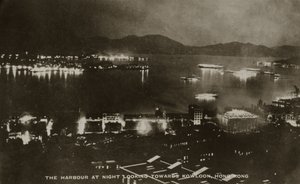 Přístav v noci při pohledu na Kowloon, Hong Kong, z alba fotografií týkajících se služby Pte H. Chicka, 1940 od English School