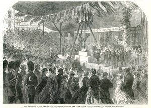 Princ z Walesu položil základní kámen nové kanceláře Britské a zahraniční biblické společnosti od English School