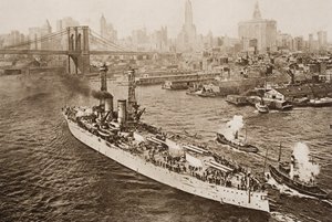 Bitevní loď Spojených států, Texas, Vyplouvání z New York Harbour, ilustrace z „Nástin historie“ od H.G. Wellse, svazek II, vydané v roce 1920 od English School
