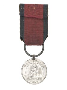 Waterloo Medal, jedna ze dvou medailí udělených chirurgovi Williamu Jonesovi od English School