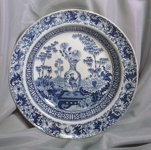 Wedgwood Blue tištěný talíř, vzor čínské vázy, c.1810 (keramický) od English School