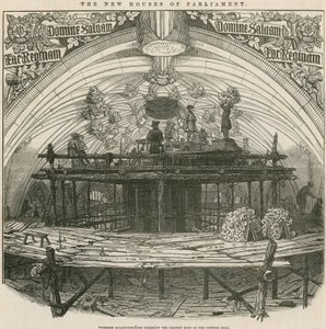 Dělníci vyřezávali šéfy na tříselné střeše centrální haly od English School