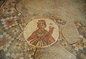 Mozaika zobrazující bohyni štěstí Tyché z půlkruhové exedry u Paladiovy ulice. od Erich Lessing