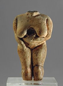 Ženská figurka bez hlavy, 3400-3000 př. n. l. (terakota)
