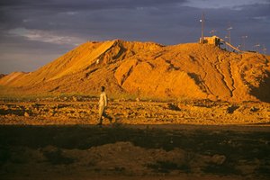 Cínový důl na náhorní plošině Jos, Nigérie, Afrika