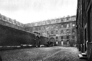 Nádvoří ženské věznice Saint Lazare, Paříž, 1931.