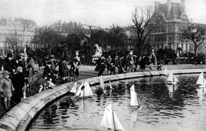 Hračkářské lodě v Tuileries Gardens, Paříž, 1931.