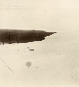 Pohled z balonu na náhorní plošinu. Z alba sira Ernesta Henryho Shackletona s názvem Národní antarktická expedice (1901-1903). od Ernest Henry Shackleton