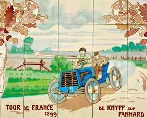 De Knyff za volantem vozu Panhard na Tour de France v roce 1899: keramické dlaždice vyrobené firmou Gilardoni Fils et Cie v Paříži podle kresby Ernesta Montauta (1878-1909) od Ernest Montaut
