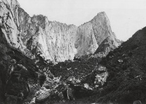 Hua shan, Shensi, válec hory 5 vrcholů, střední a západní vrchol (čb foto) od Ernst Boerschmann