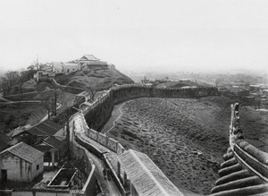 Kuang-čou, Kuan-jin-šan, Kuangtung, Pohled ze severní věže severní zdi města a kopce Kuan-jin (čb fotografie) od Ernst Boerschmann