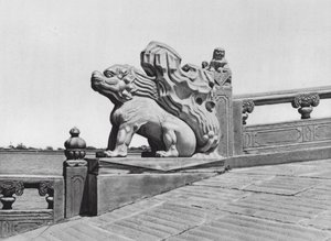 Peking, Wan-šou-šan, Čchihli, Konec mostu v Letním paláci (čb fotografie) od Ernst Boerschmann