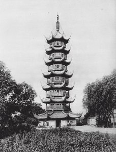 Šanghaj, Lung hua ta, Kiangsu, Pagoda krásy draka (čb fotografie) od Ernst Boerschmann