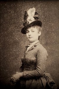 Camille Claudel (1864-1943). Fotografický portrét kolem roku 1886, Etienne Carjat (1828-1906). Vybrání. Muzeum výtvarného umění v Poitiers (Francie).