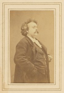 Carrien Bellevue od Etienne Carjat