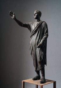Aule Metele (Řečník), římský řečník – etruská bronzová socha, v: 179 cm, cca 90-70 př. n. l., z Pila, Itálie – etruská civilizace: „“ Magistrát Perugie Aulus Metellus říká Mluvčí nebo Arringatore““ "Bronzová socha." od Etruscan