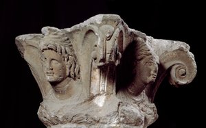 Etruská civilizace: zdobené hlavice sloupů z hrobky Campanari a Vulci, Itálie. Konec 4., začátek 3. století př. Kr. Florencie, Museo Archeologico od Etruscan