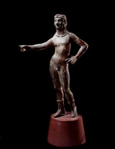 Etruská civilizace: „“božstvo culsanského designu“” Bronzová socha, 3. století př. n. l. z Cortony, Itálie Rozměr 30 cm od Etruscan